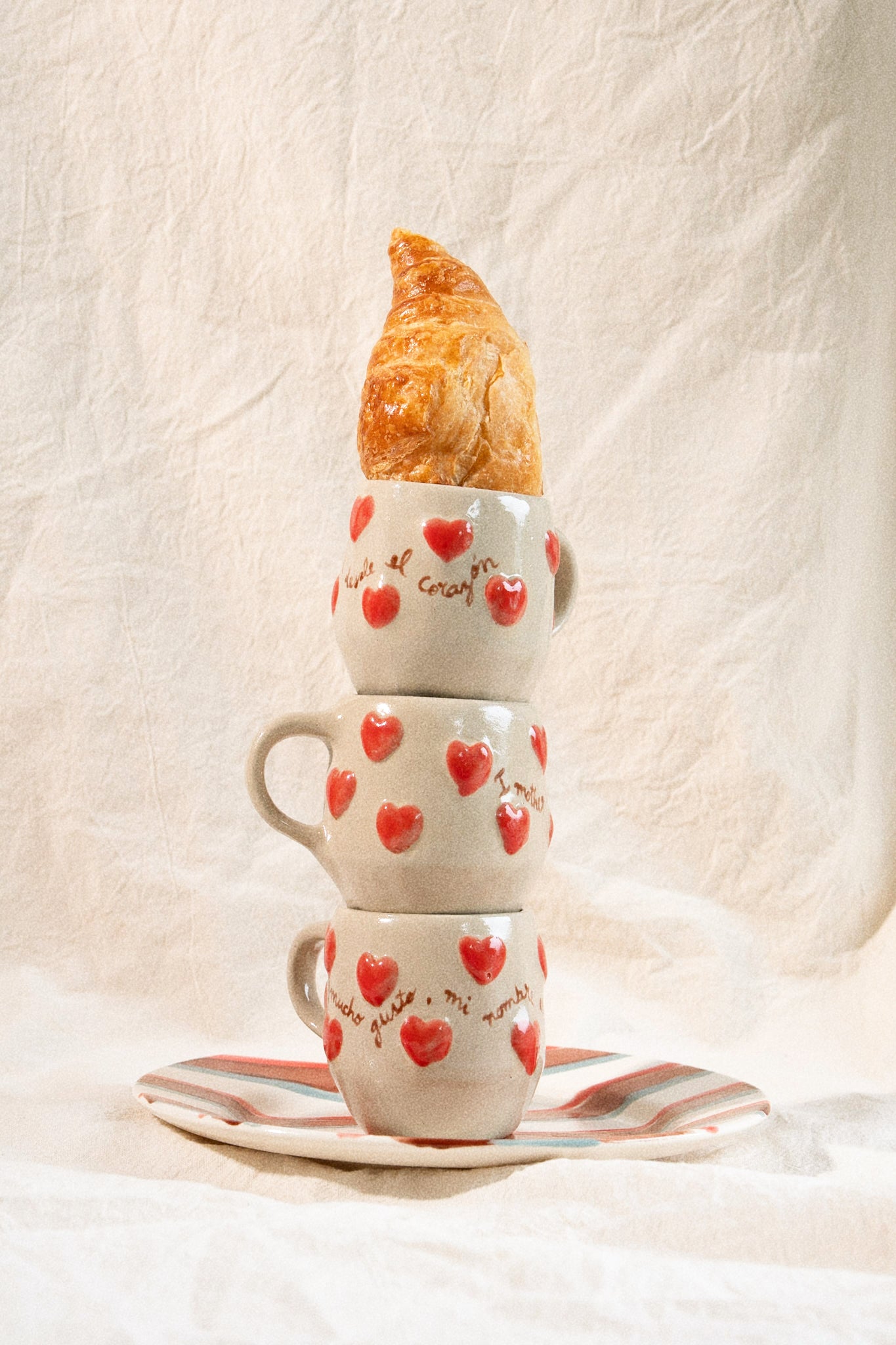 Mug Corazones "Mucho gusto, mi nombre es: MAMÁ"